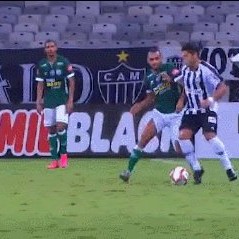 开云app-浩克回归巴西首秀助攻塔神 横行赛场撞飞对手5米